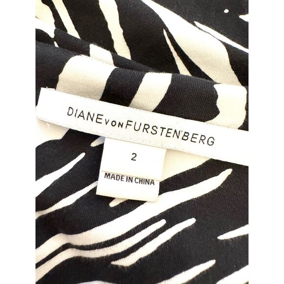 Diane Von Furstenberg DVF Black and White Zebra Print Long Sleeve Dress sz 2 - Picture 2 of 16